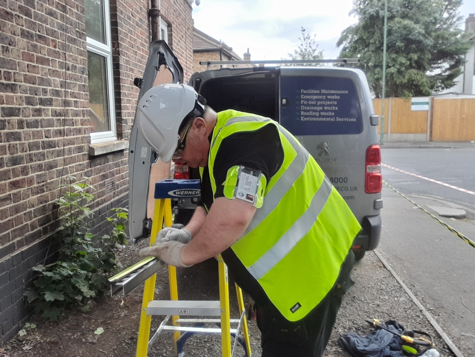 Gilly's Electrical on site in Folkestone